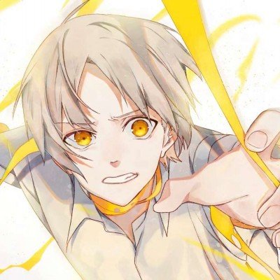女子踹人前被保安关车门夹腿